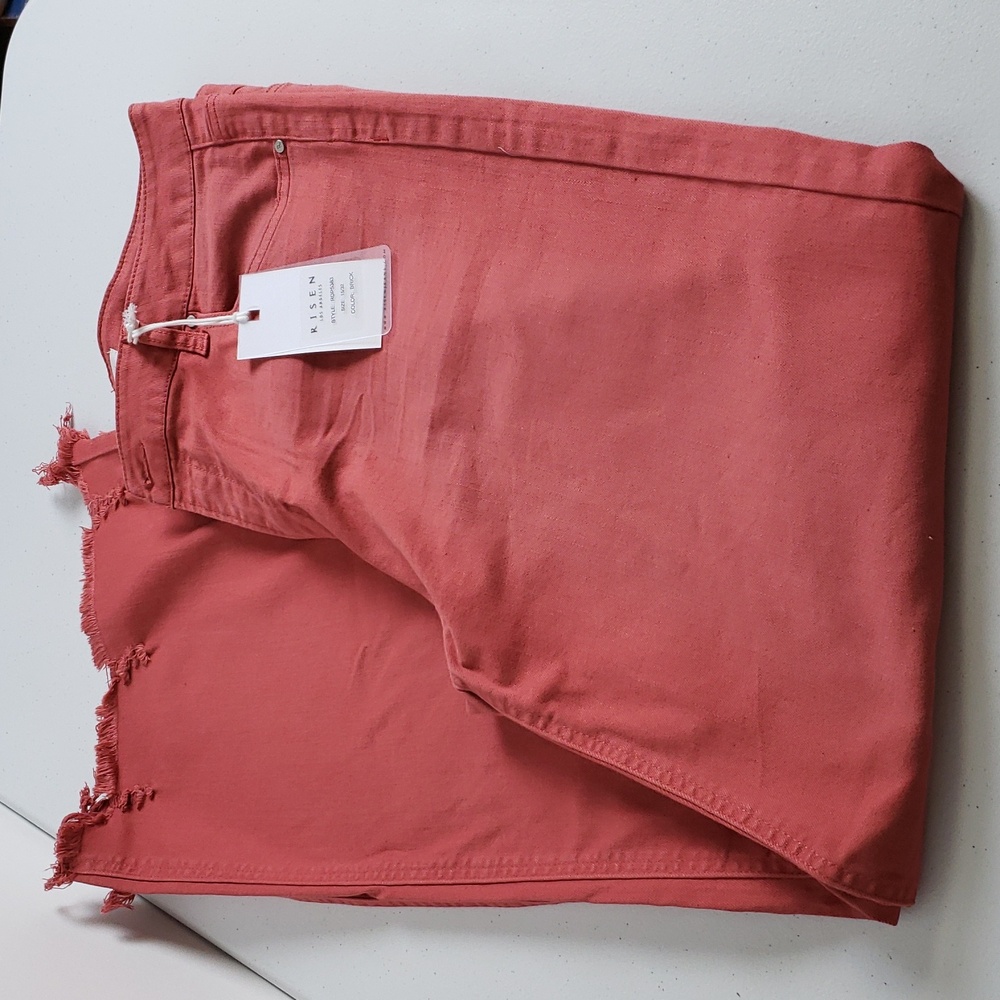 Risen High-Waisted Jeans in Brick